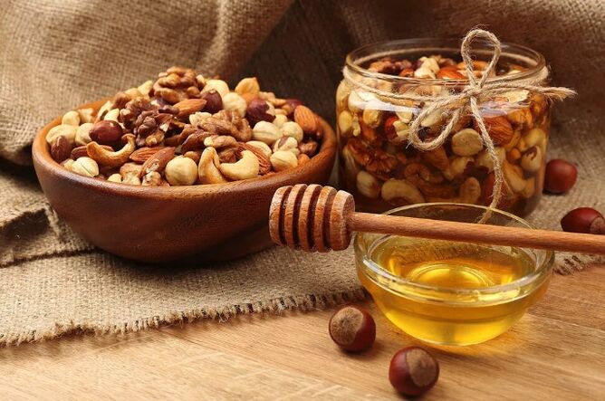 عسل با آجیل