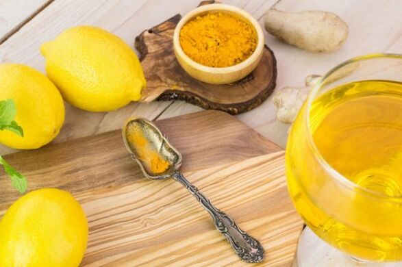 با لیمو، زنجبیل و زردچوبه بنوشید تا قدرت آن را افزایش دهید